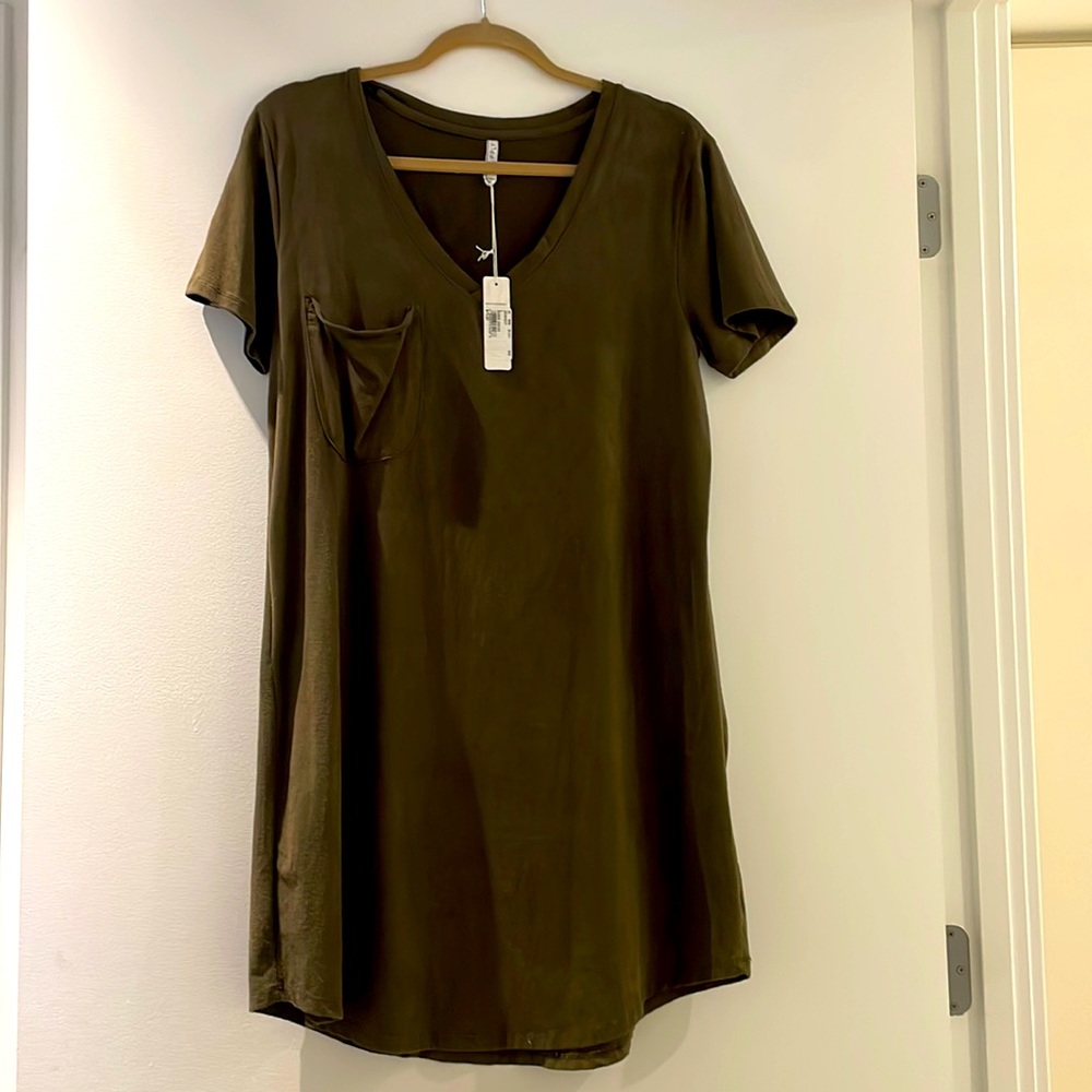 NEW WITH TAGS! Beautiful dark green suede dress in size Large